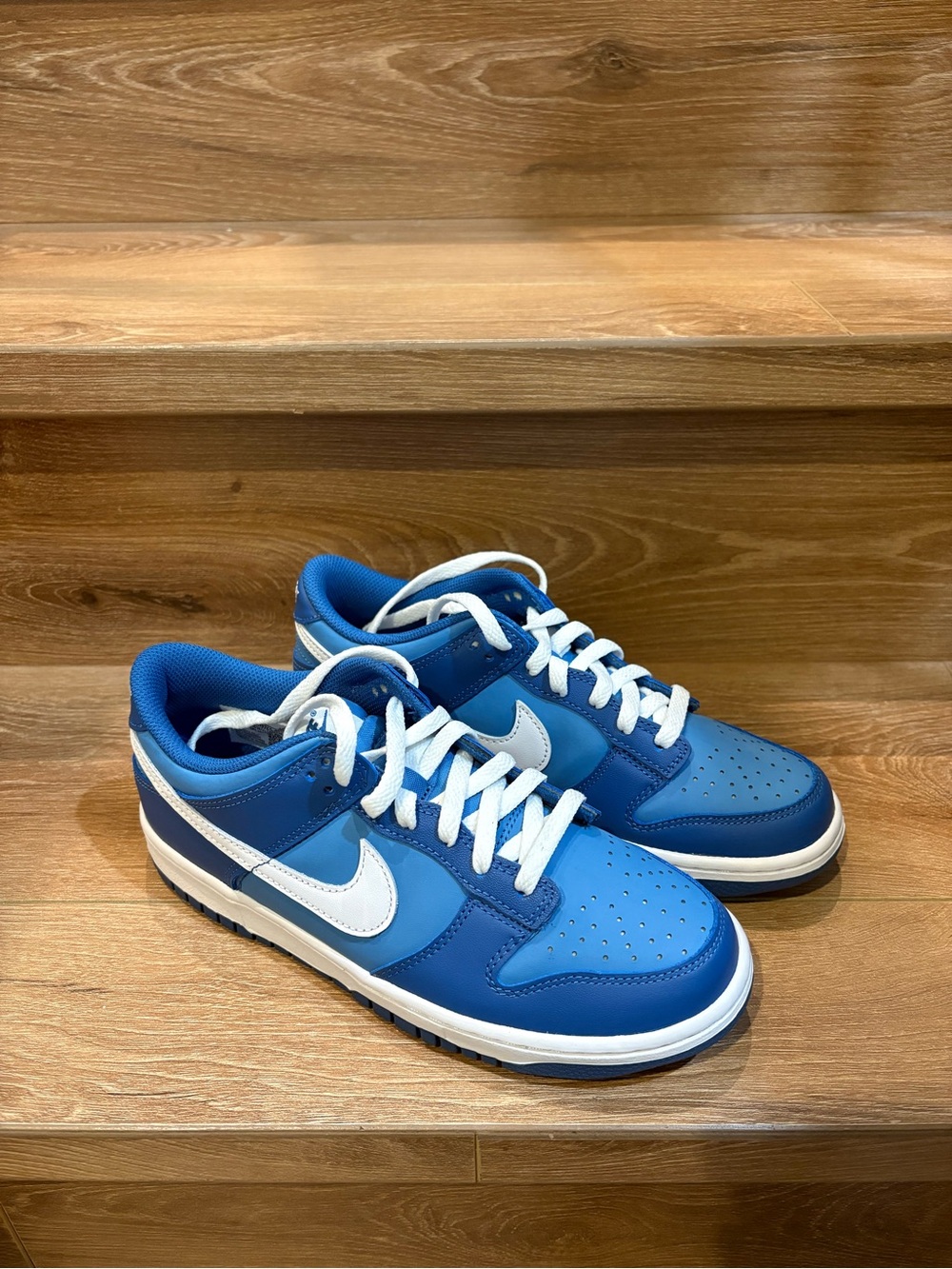 Nike Men's Low-Top Sneakers - Blue & White